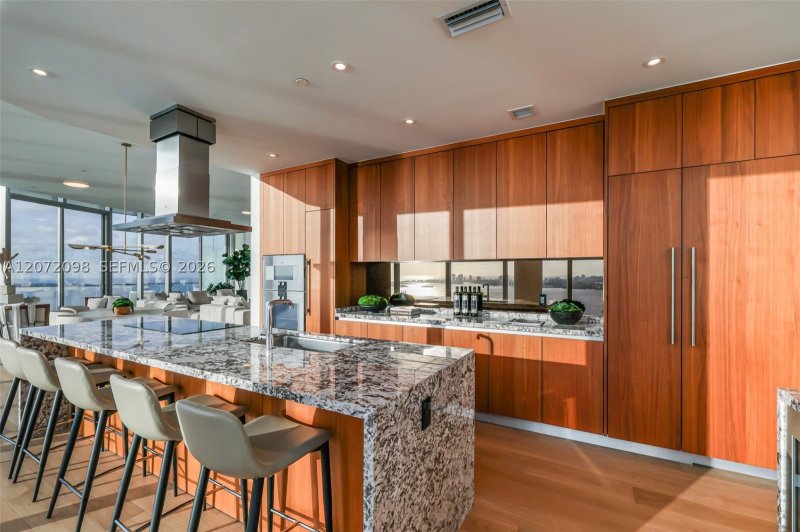 Comprar apartamento no Una Residences at Brickell PH4301