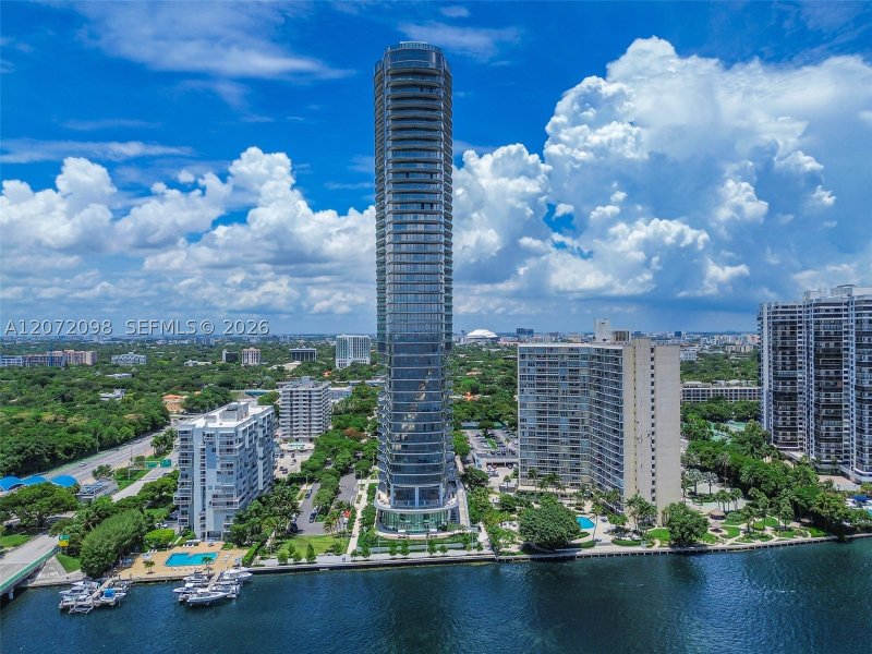 Comprar apartamento no Una Residences at Brickell PH4301