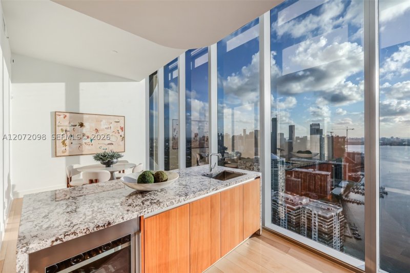Comprar apartamento no Una Residences at Brickell PH4301