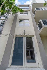 23 Biscayne Bay Apt #TH4