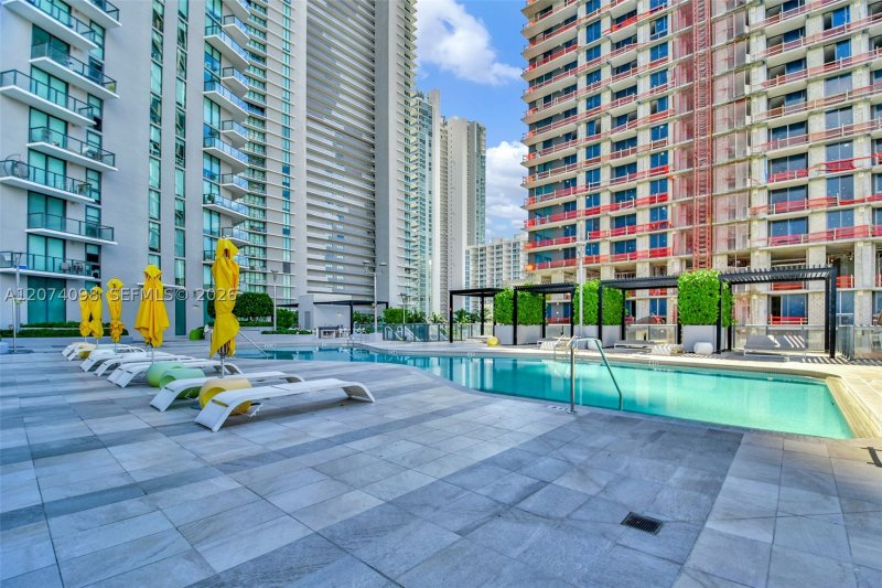 Comprar apartamento no Paraiso Bayviews 2310