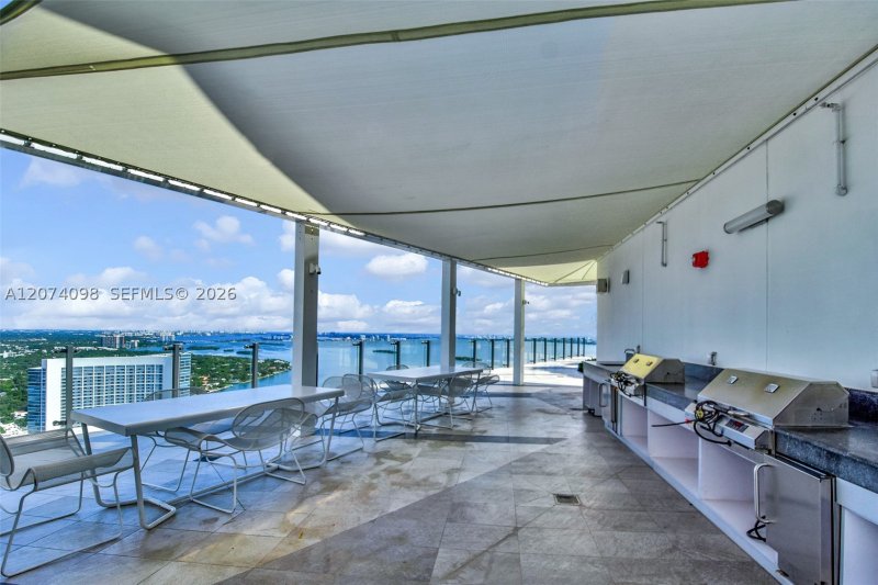 Comprar apartamento no Paraiso Bayviews 2310