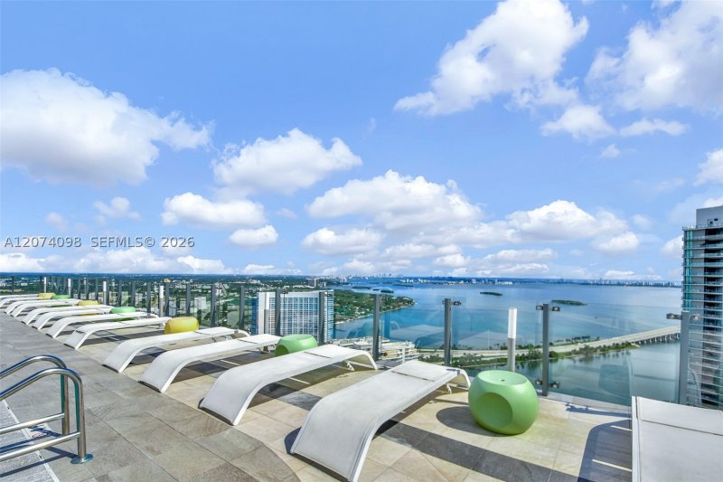 Comprar apartamento no Paraiso Bayviews 2310