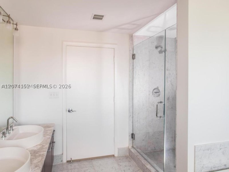 Alquiler de apartamento en Vizcayne Everglades On The Bay 1002