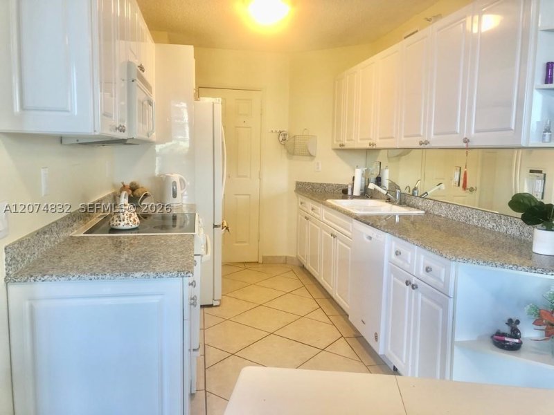 Apartment for rent at Sands Pointe 706