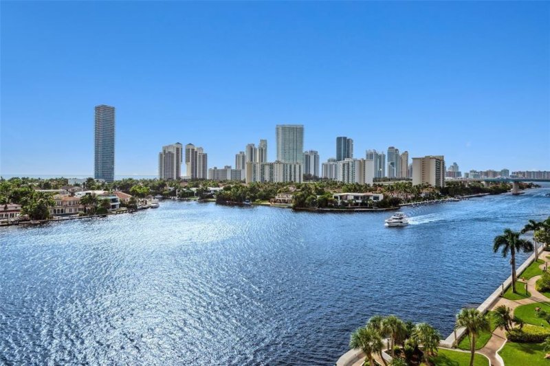 Comprar apartamento en Turnberry Isle 9J