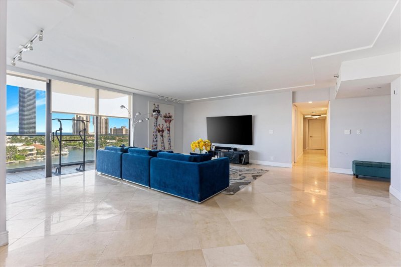 Comprar apartamento en Turnberry Isle 9J