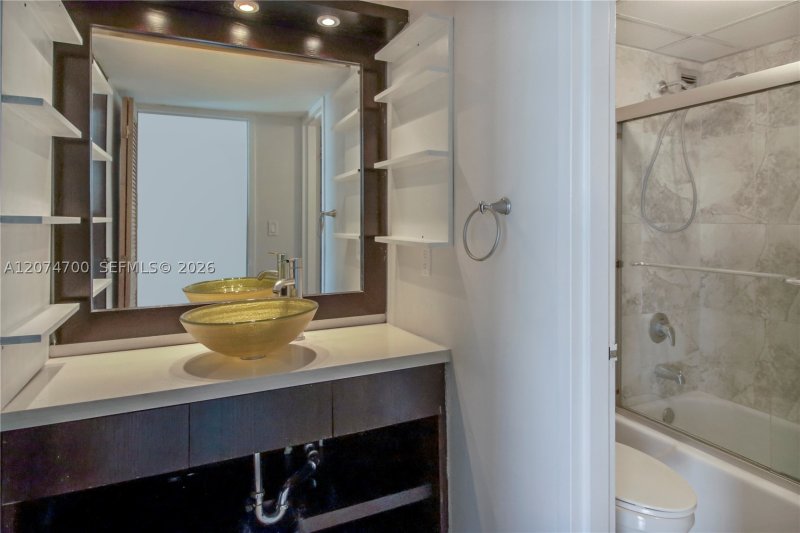Condo for sale at South Bay Club 509