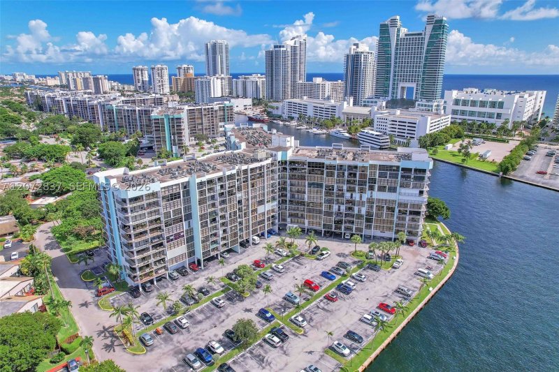 200 Leslie Apt #818