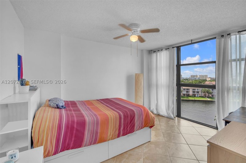 Comprar apartamento no 200 Leslie 818