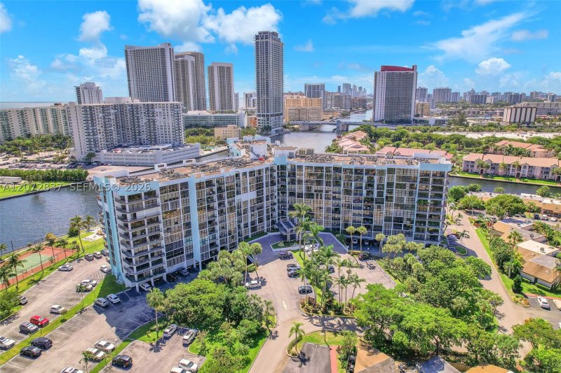 Comprar apartamento no 200 Leslie 818