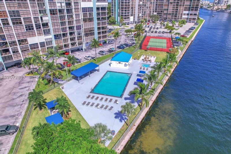 Comprar apartamento no 200 Leslie 818