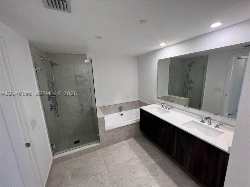 Condo for sale at Aria on The Bay 3100