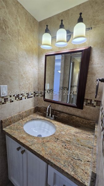 Alquiler de apartamento en Triton Towers 1005