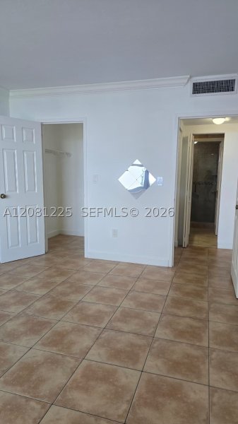 Alquiler de apartamento en Triton Towers 1005