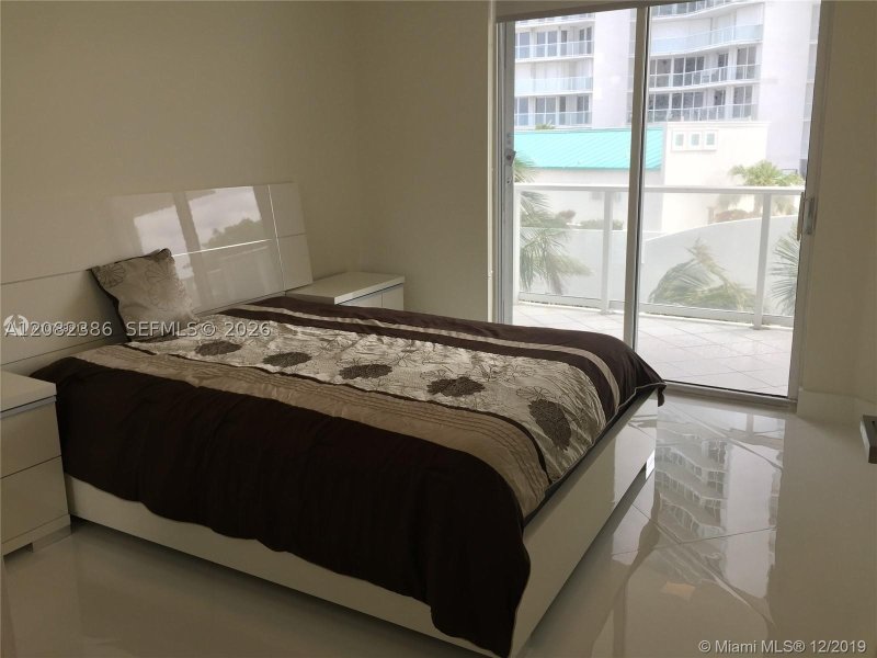 Condo for sale at Oceania 3 538
