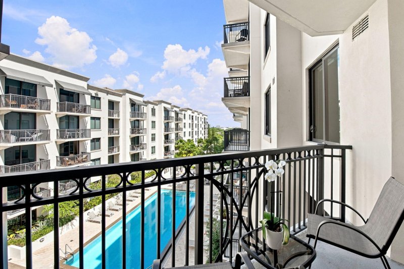 Comprar apartamento en Merrick Manor 710