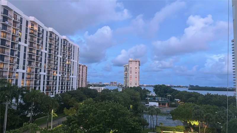 Alquiler de apartamento en Apeiron at the Jockey Club 6E
