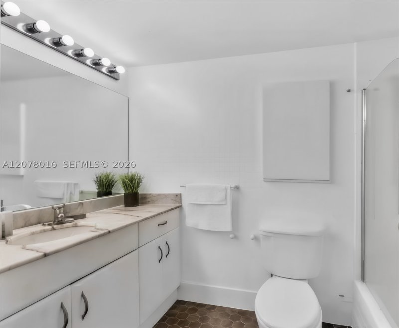 Condo for sale at The Club At Brickell Bay 2510