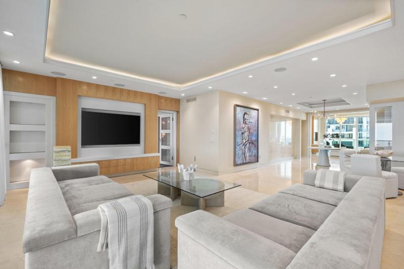 Condo for sale at Las Olas Beach Club 2703