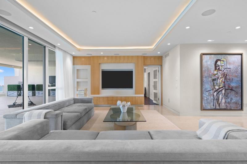 Condo for sale at Las Olas Beach Club 2703