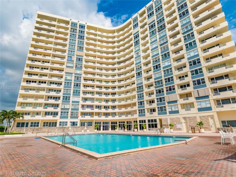 Condo for sale at Parker Dorado 422