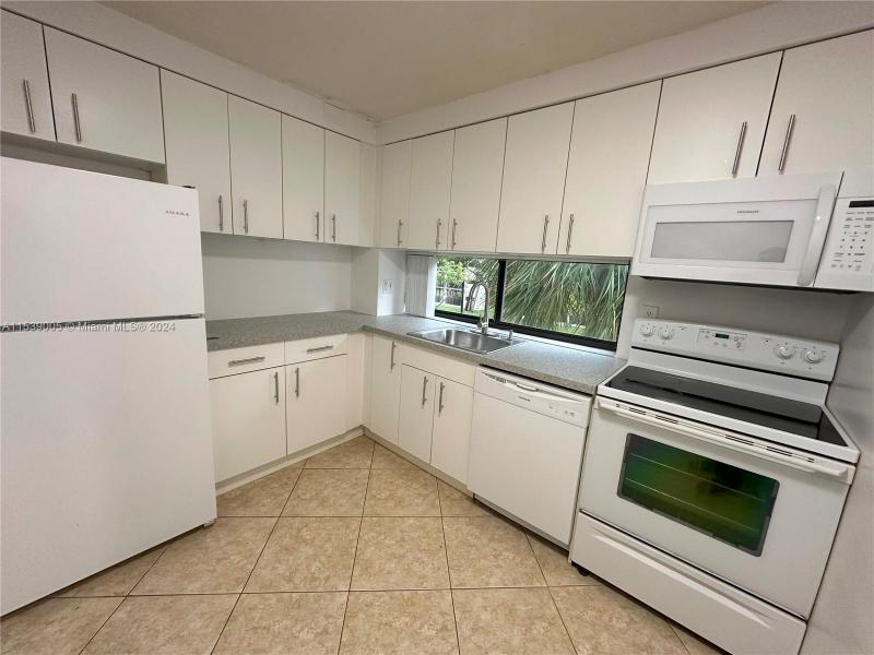 Condo for sale at Plaza of the Americas 320-4