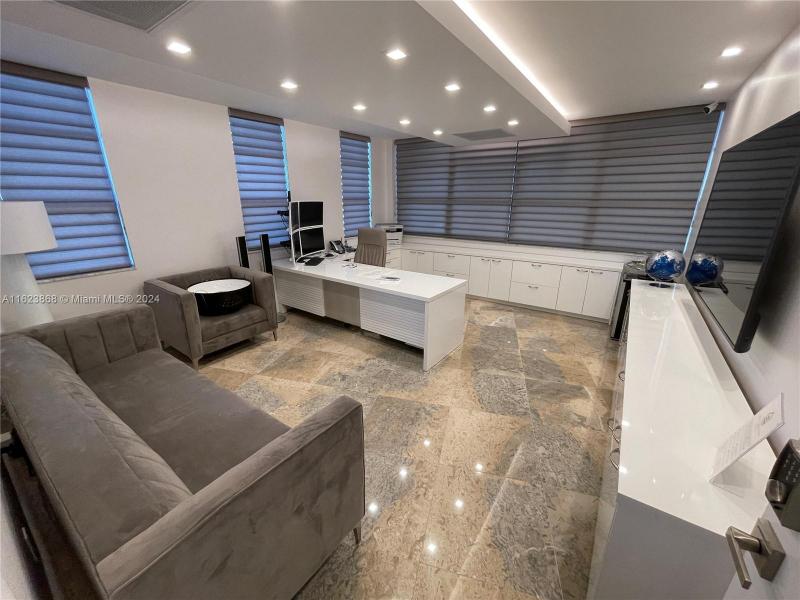 Condo for sale at Hallmark of Hollywood 212