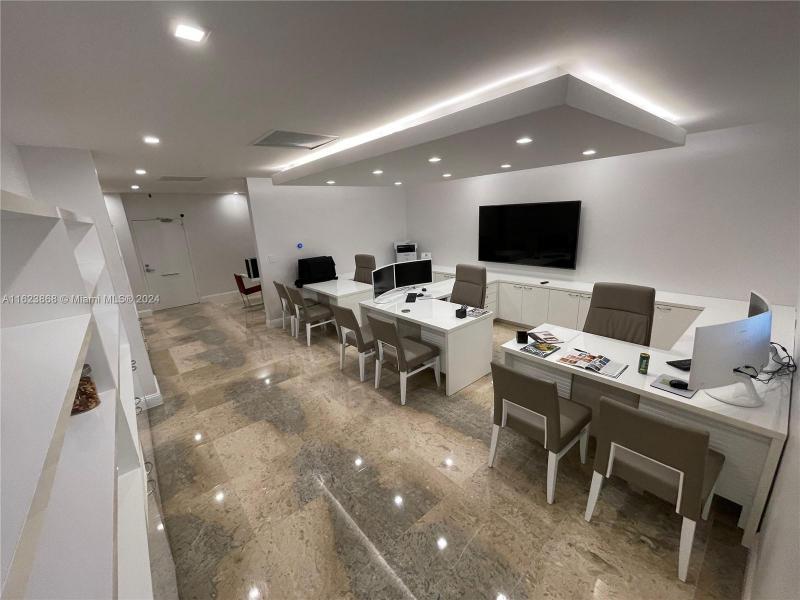 Condo for sale at Hallmark of Hollywood 212