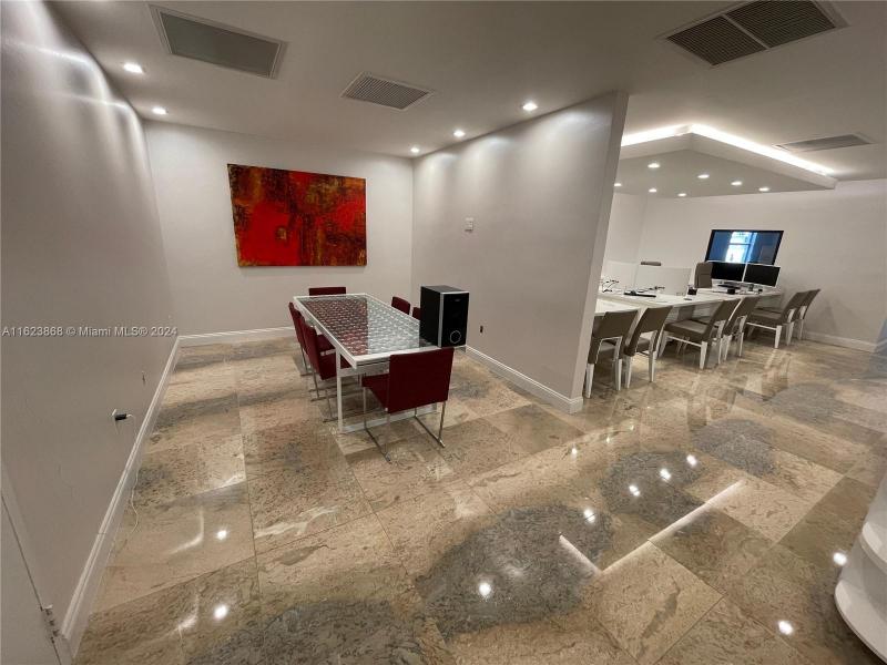 Condo for sale at Hallmark of Hollywood 212