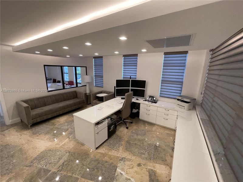 Condo for sale at Hallmark of Hollywood 212