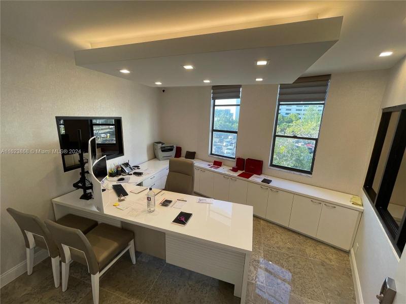 Condo for sale at Hallmark of Hollywood 212