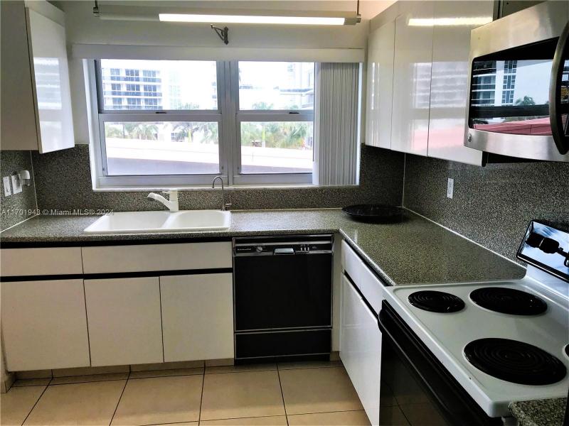 Condo for sale at Imperial Towers 401