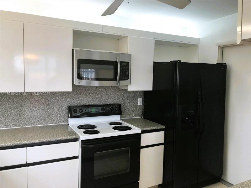 Condo for sale at Imperial Towers 401