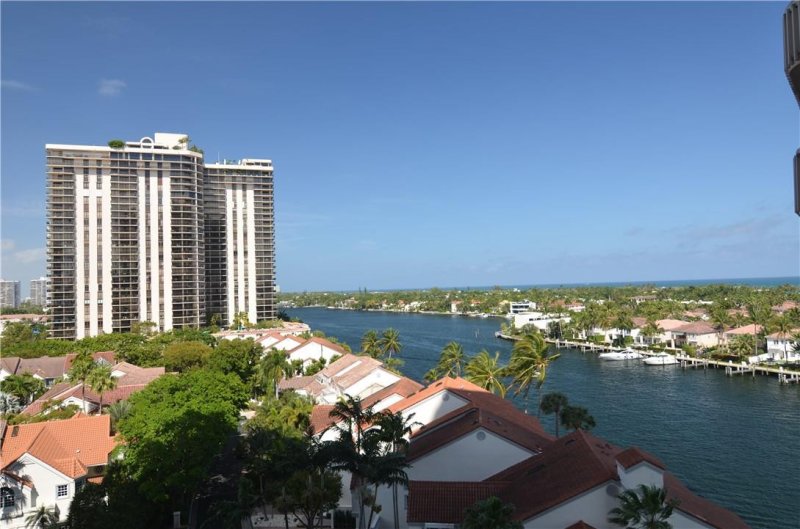 Condo for sale at Turnberry Towers 7-L