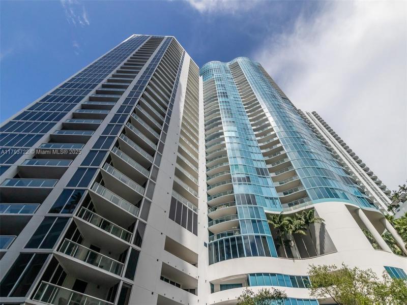 Condo for sale at Las Olas River House 2401