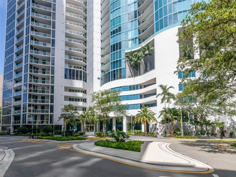 Condo for sale at Las Olas River House 2401