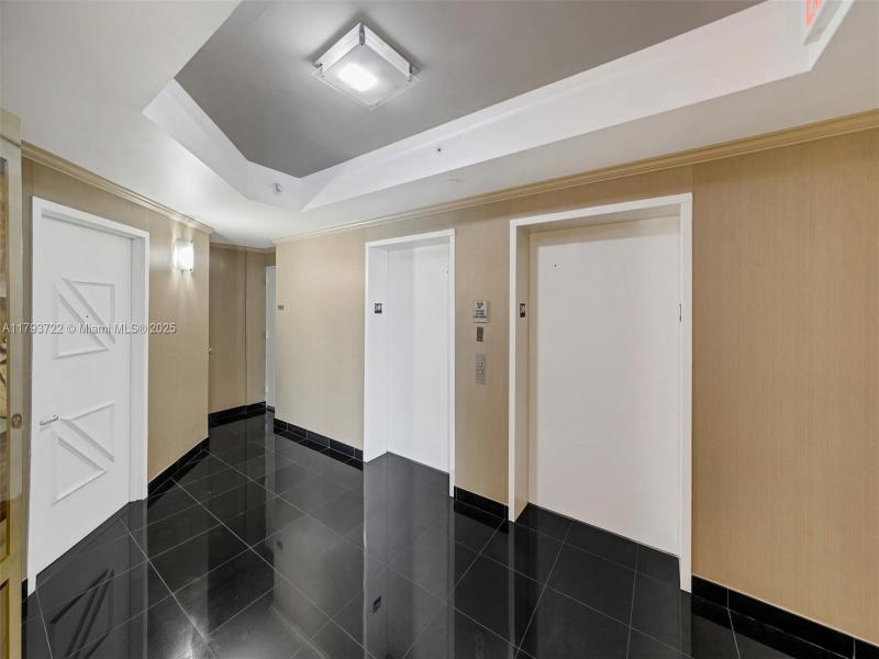 Condo for sale at Las Olas River House 2401