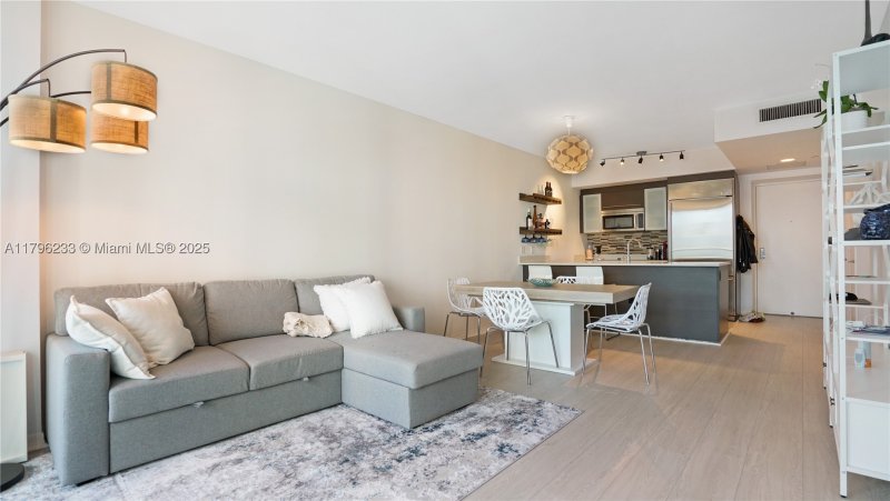 Condo for sale at 500 Brickell West Tower 1804