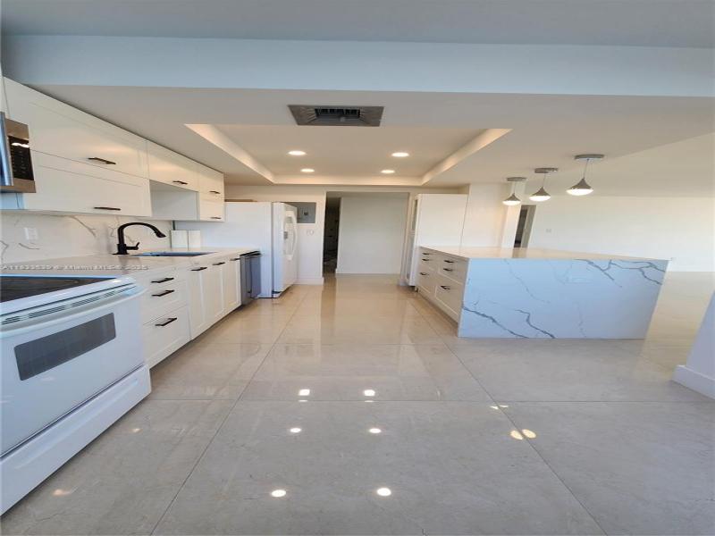 Condo for sale at Del Prado South Tower 1705