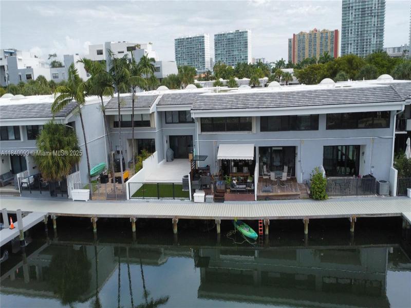 Comprar apartamento en Poinciana Island 906