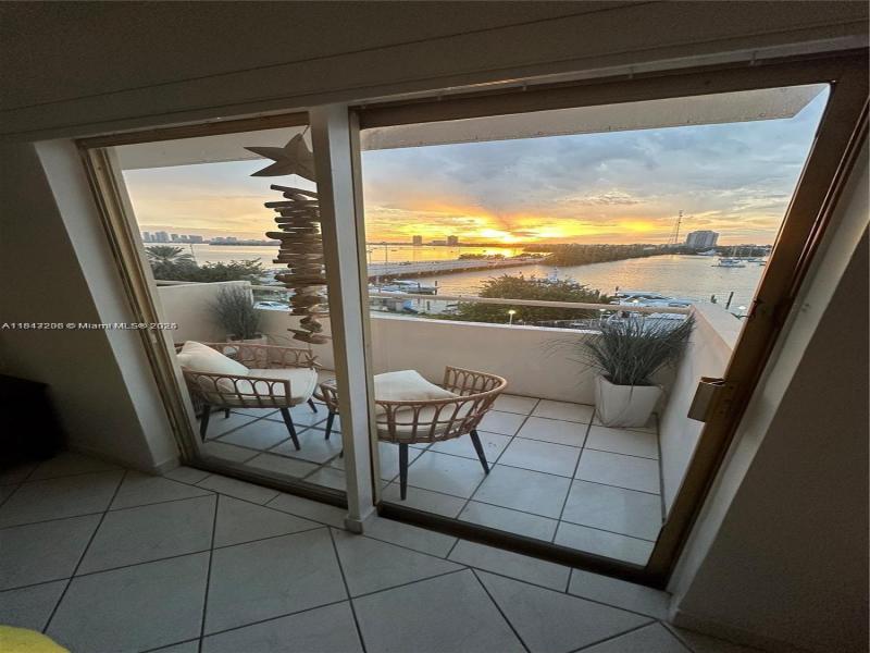 Bayshore Yacht Tennis Club Apt #407