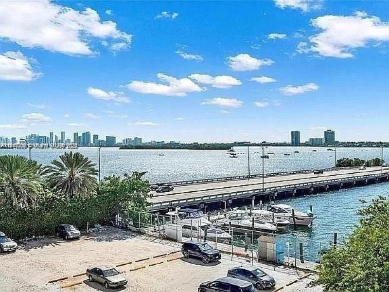 Comprar apartamento en Bayshore Yacht Tennis Club 407