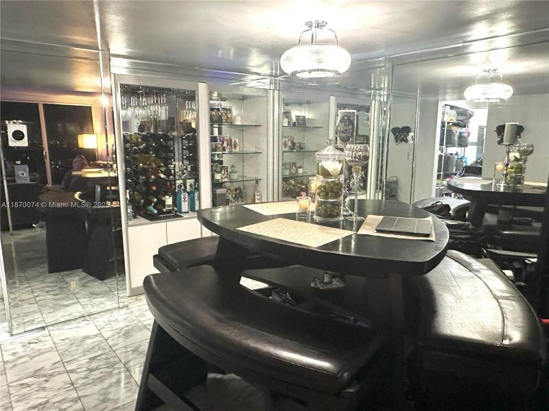Comprar apartamento no Coronado I 2502
