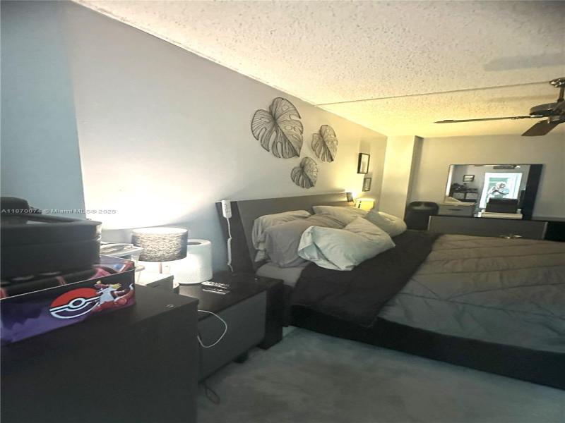 Comprar apartamento no Coronado I 2502