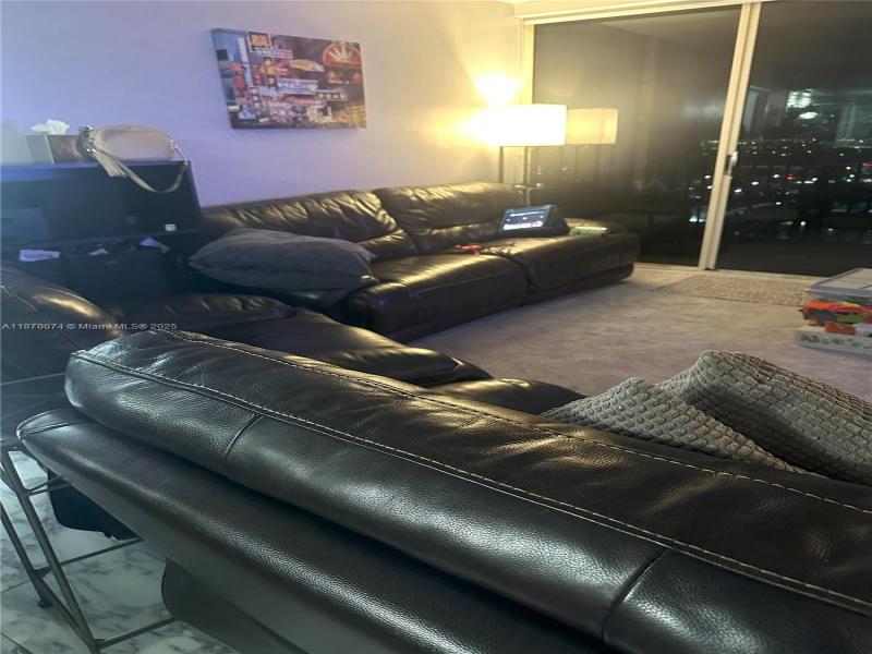 Comprar apartamento no Coronado I 2502