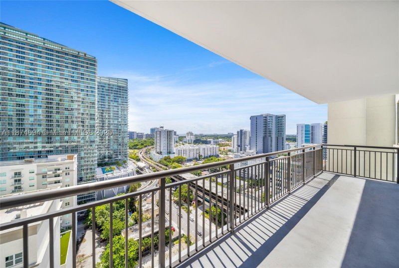 Comprar apartamento no Nine at Mary Brickell Village 1903