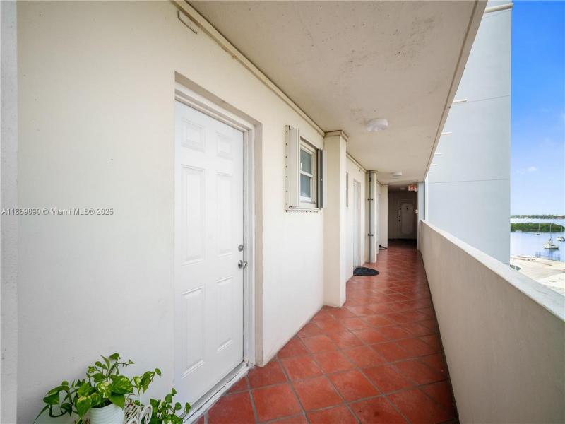 Comprar apartamento en Bayshore Yacht Tennis Club 714