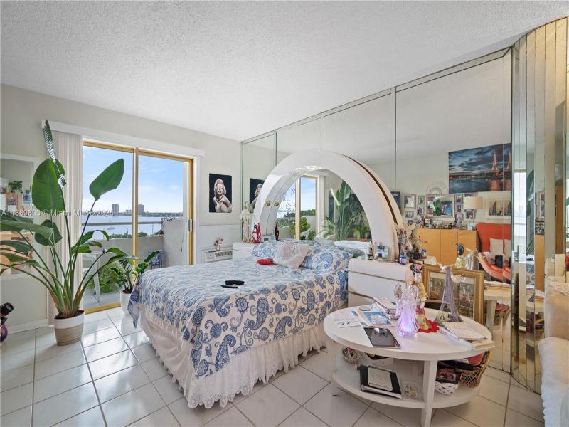 Bayshore Yacht Tennis Club Apt #714