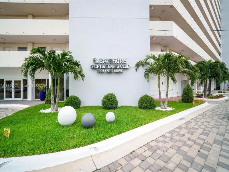 Comprar apartamento en Bayshore Yacht Tennis Club 714